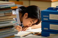 当书香遇上咖啡香：中学生与低因咖啡的健康邂逅
